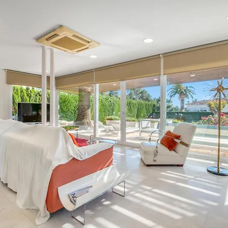 Traviata Villa Cap Blanc