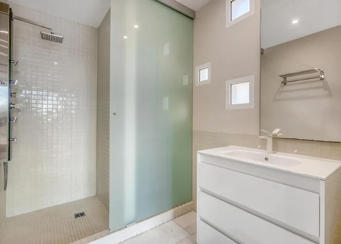 Traviata Villa Cap Blanc