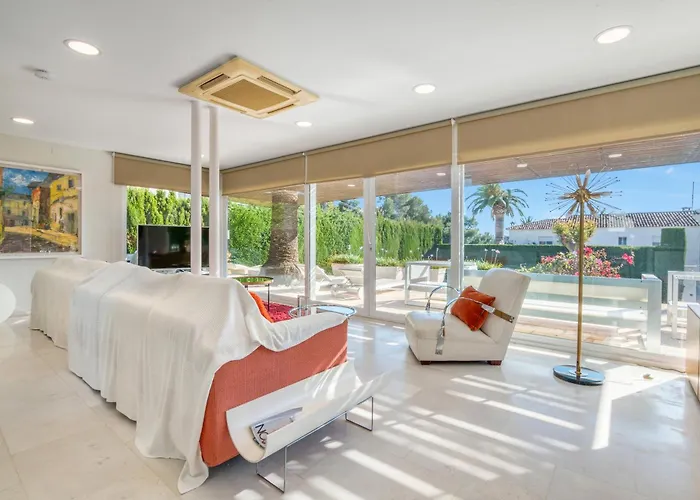 Traviata Villa Cap Blanc